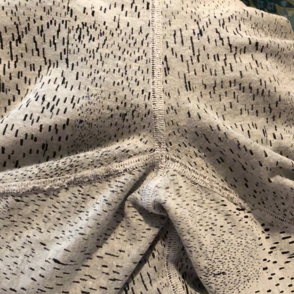 Women’s Fabletics burnout Capri pants leggings black heather gray constellation - Picture 10 of 10